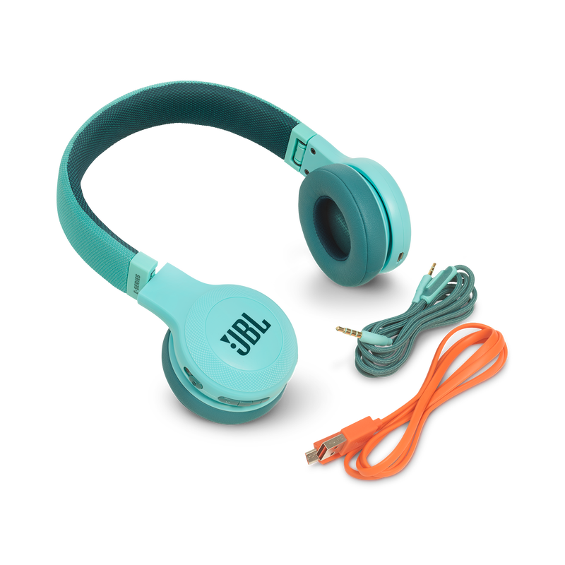 JBL E45BT - Teal - Wireless on-ear headphones - Detailshot 4 image number null