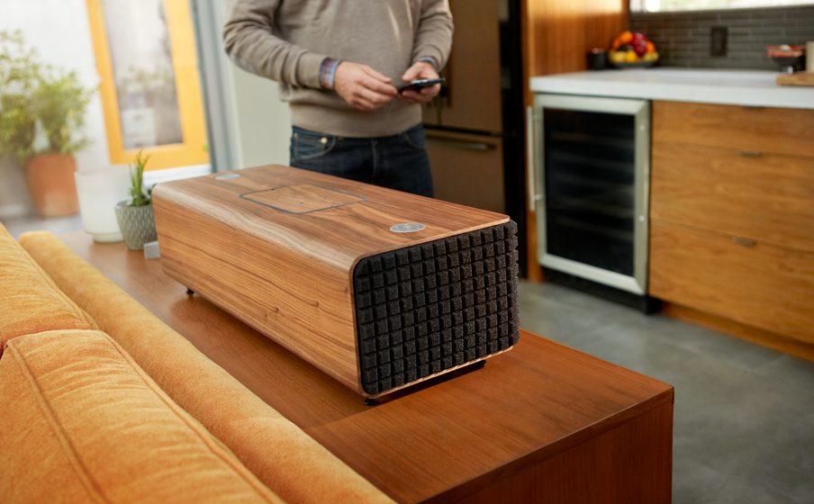 JBL Authentics L16 USB-порты для зарядки совместимых устройств - Image
